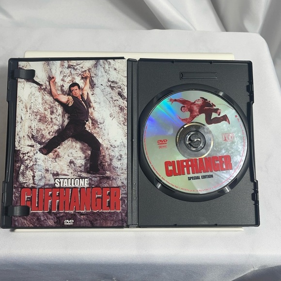 Cliffhanger DVD Sylvester Stallone 1993 Tristar Special Features Included - Picture 3 of 5
